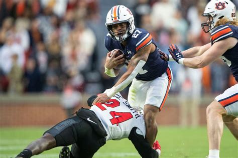 Auburn RB Jarquez Hunter has been indefinitely suspended :。